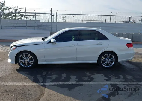 2014 Mercedes-Benz E 350 z USA, uszkodzony, nr VIN WDDHF5KB0EB043249